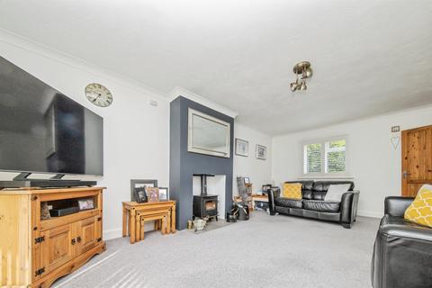 4 bedroom detached house for sale, Woodpecker Close, Colchester