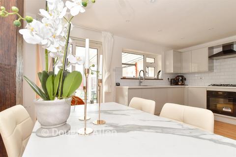 2 bedroom end of terrace house for sale, Walton Road, Romford RM5