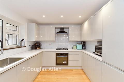 undefined, Walton Road, Romford RM5