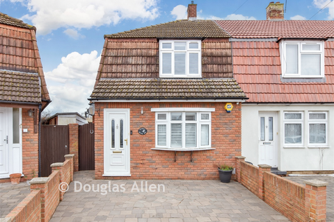 2 bedroom end of terrace house for sale, Walton Road, Romford RM5