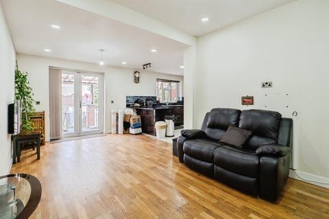 4 bedroom semi-detached house for sale, The Circle, Leicester