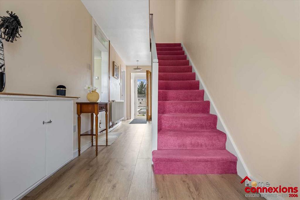 Entrance Hallway (2)
