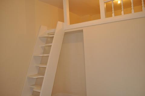 1 bedroom flat to rent, 2 Wolverton Gardens, London, W6
