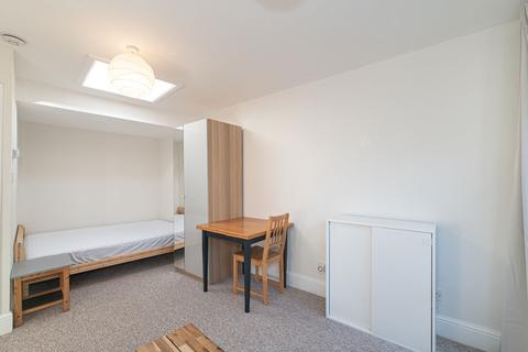 undefined, Grasmere Avenue, London, SW19