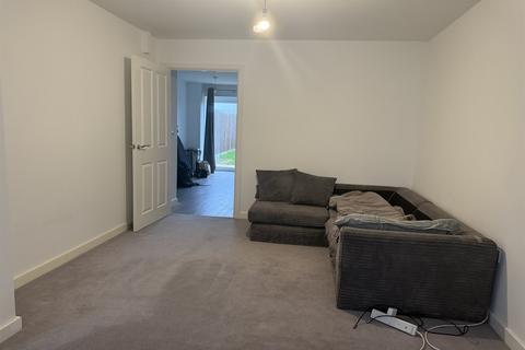 2 bedroom semi-detached house to rent, Northampton NN4