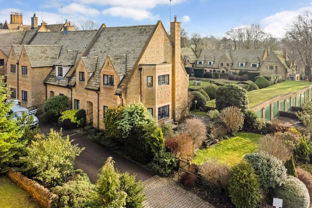 Newlands Court Stow On The Wold