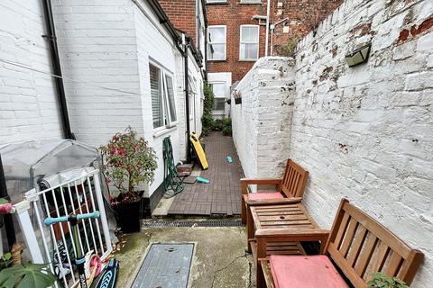 4 bedroom end of terrace house for sale, 60 Nottingham Way, Great Yarmouth, Norfolk NR30 2RZ