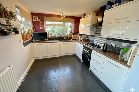 undefined, Clifford Crescent, Luton, Bedfordshire, LU4 9HR