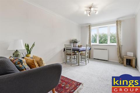 1 bedroom flat for sale, Greenacre Gardens, London