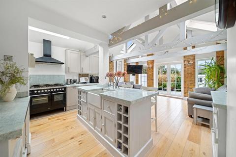 4 bedroom semi-detached house for sale, West Common Road, Hayes BR2