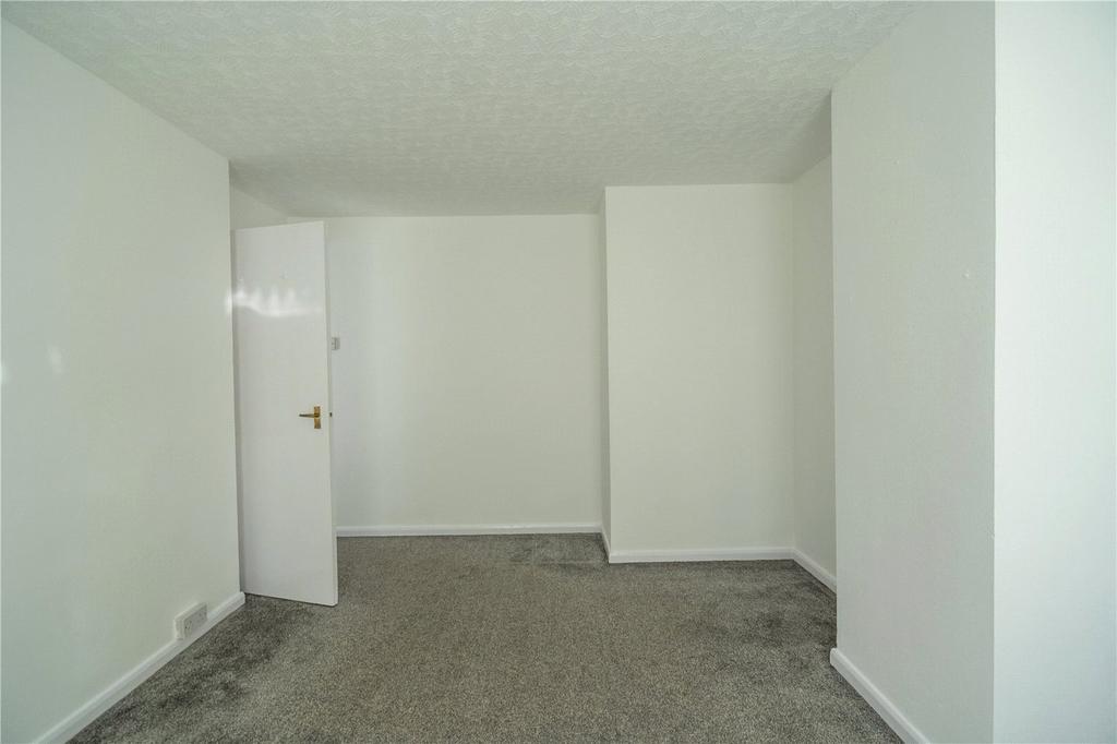 Bedroom 1 (2)