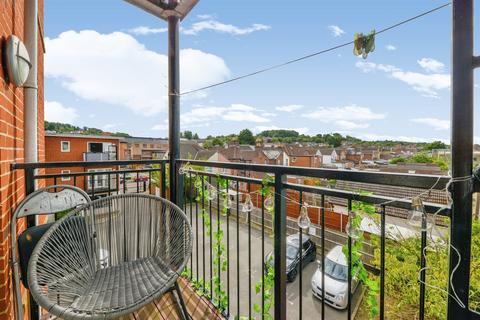2 bedroom flat for sale, Abercromby Avenue, High Wycombe