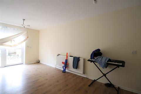 2 bedroom house for sale, Knaphill Crescent, Northampton