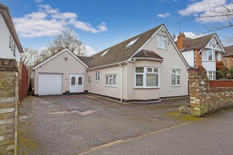 6 bedroom detached bungalow for sale, St Bernards Road, Langley  SL3