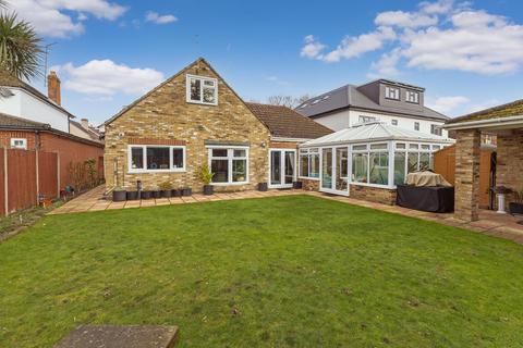 6 bedroom detached bungalow for sale, St Bernards Road, Langley  SL3