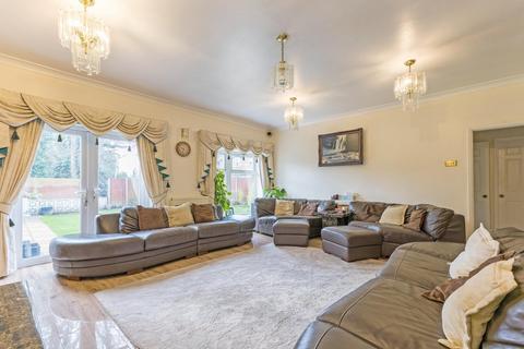 6 bedroom detached bungalow for sale, St Bernards Road, Langley  SL3