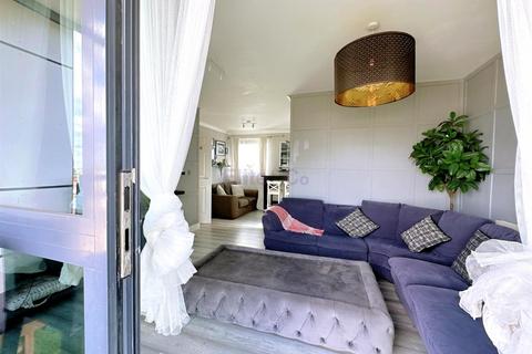 undefined, Leven Road, London E14