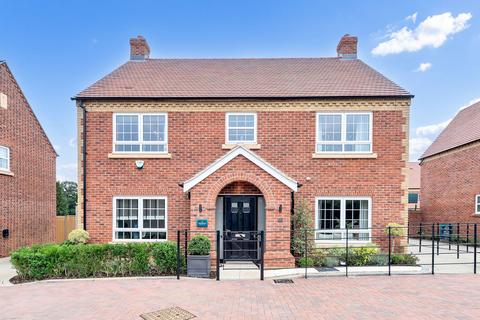 4 bedroom detached house for sale, Station Road, Bow Brickhill, MK17