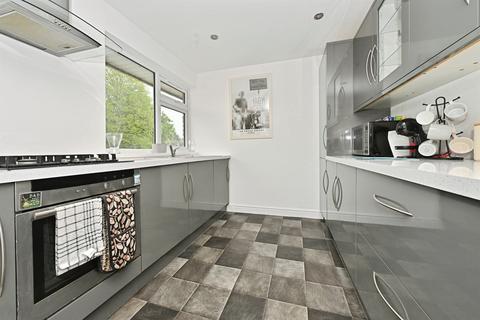 3 bedroom flat for sale, East Green, Hemel Hempstead