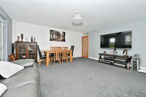 3 bedroom flat for sale, East Green, Hemel Hempstead