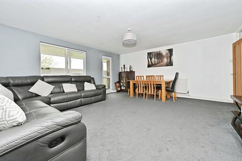 3 bedroom flat for sale, East Green, Hemel Hempstead