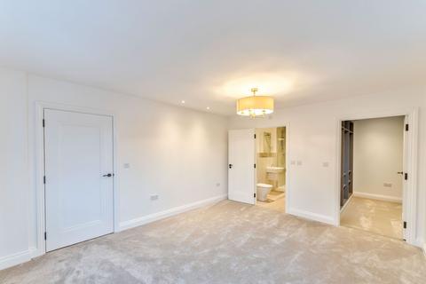 undefined, Russell Road, Toddington, LU5