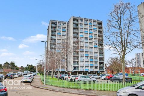 2 bedroom flat for sale, Navestock Crescent, Woodford Green