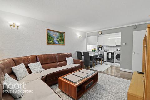 2 bedroom flat for sale, Navestock Crescent, Woodford Green