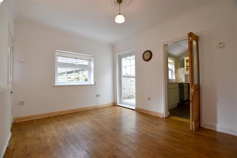undefined, Kings Avenue, Redhill