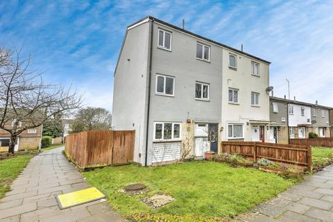 4 bedroom semi-detached house for sale, Midfield Court, Northampton
