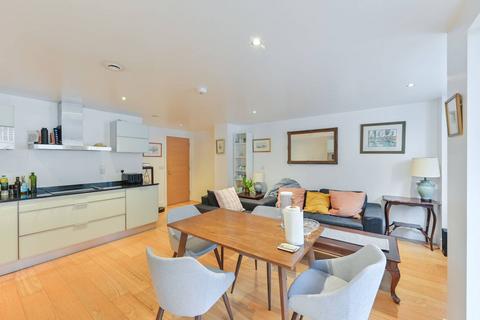 2 bedroom flat for sale, Walden Building, St John's Hill, London, SW11