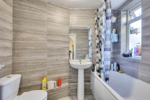 3 bedroom end of terrace house for sale, Louise Road, NORTHAMPTON