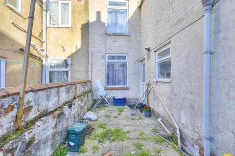 3 bedroom end of terrace house for sale, Louise Road, NORTHAMPTON