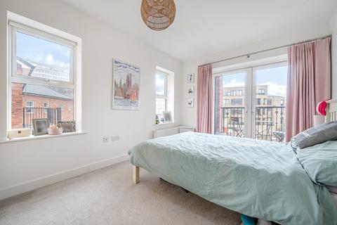2 bedroom flat for sale, Toye Avenue, London