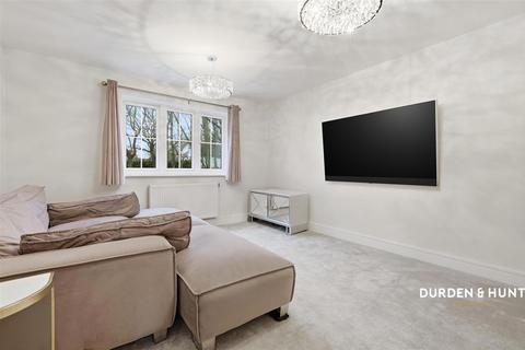 undefined, Birnam Crescent, Chigwell, IG7