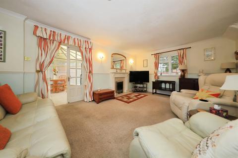 3 bedroom detached house for sale, The Avenue, Kidderminster