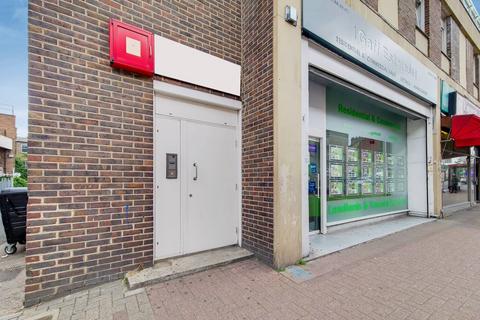2 bedroom flat to rent, Greens End, Woolwich, London, SE18