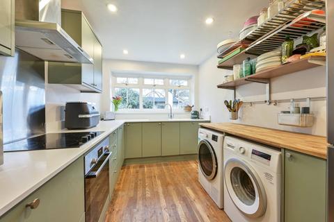 3 bedroom terraced house to rent, Caxton Road, Wimbledon, London, SW19