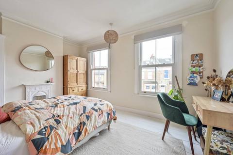 3 bedroom terraced house to rent, Caxton Road, Wimbledon, London, SW19