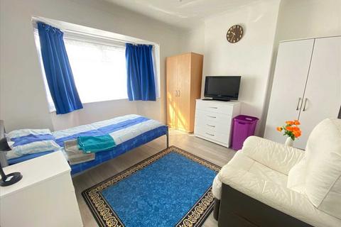 House share to rent, Hill Rise, Greenford, Greenford