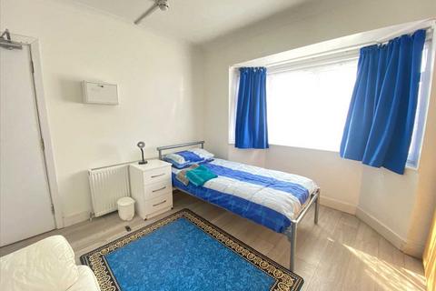 House share to rent, Hill Rise, Greenford, Greenford