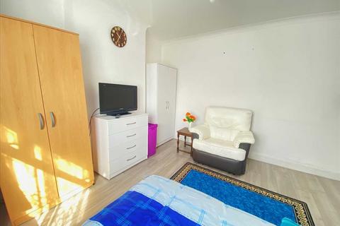 House share to rent, Hill Rise, Greenford, Greenford