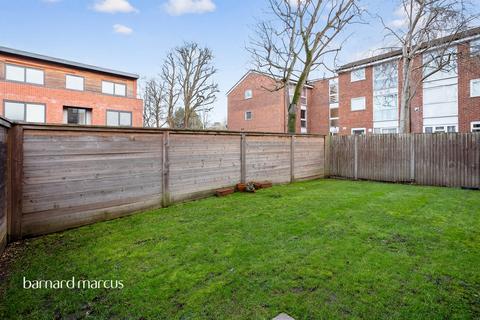 2 bedroom flat for sale, Brunswick Park Road, London