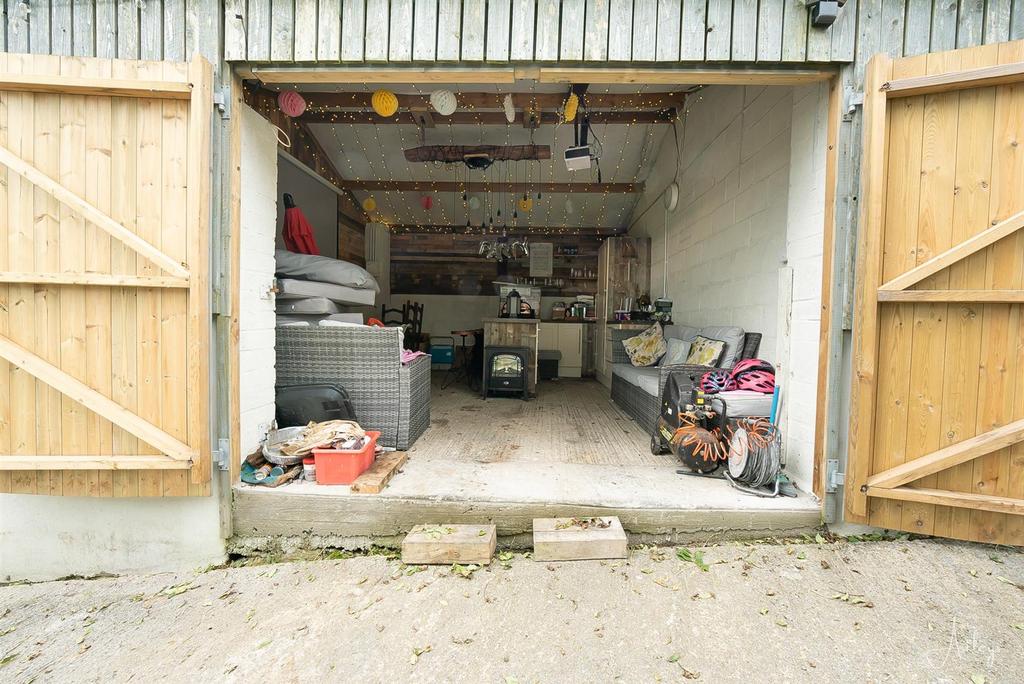 Barn Bar/out building