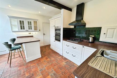 4 bedroom detached house to rent, Cavendish Road, Manchester M30