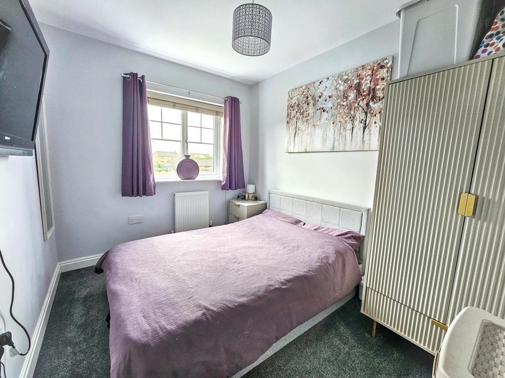 Bedroom 2 (2)