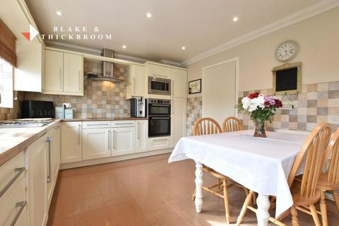 4 bedroom detached house for sale, Reigate Avenue, Clacton-on-Sea, Essex, CO16 8FB