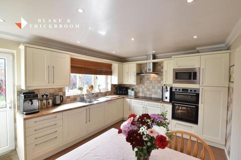 4 bedroom detached house for sale, Reigate Avenue, Clacton-on-Sea, Essex, CO16 8FB