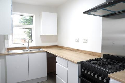 2 bedroom terraced house to rent, Somerset Road,Hyde Park,Doncaster, DN1
