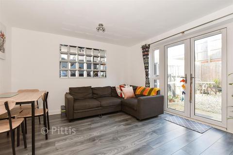 2 bedroom end of terrace house for sale, Wintergreen Gardens, Newport, Isle of Wight